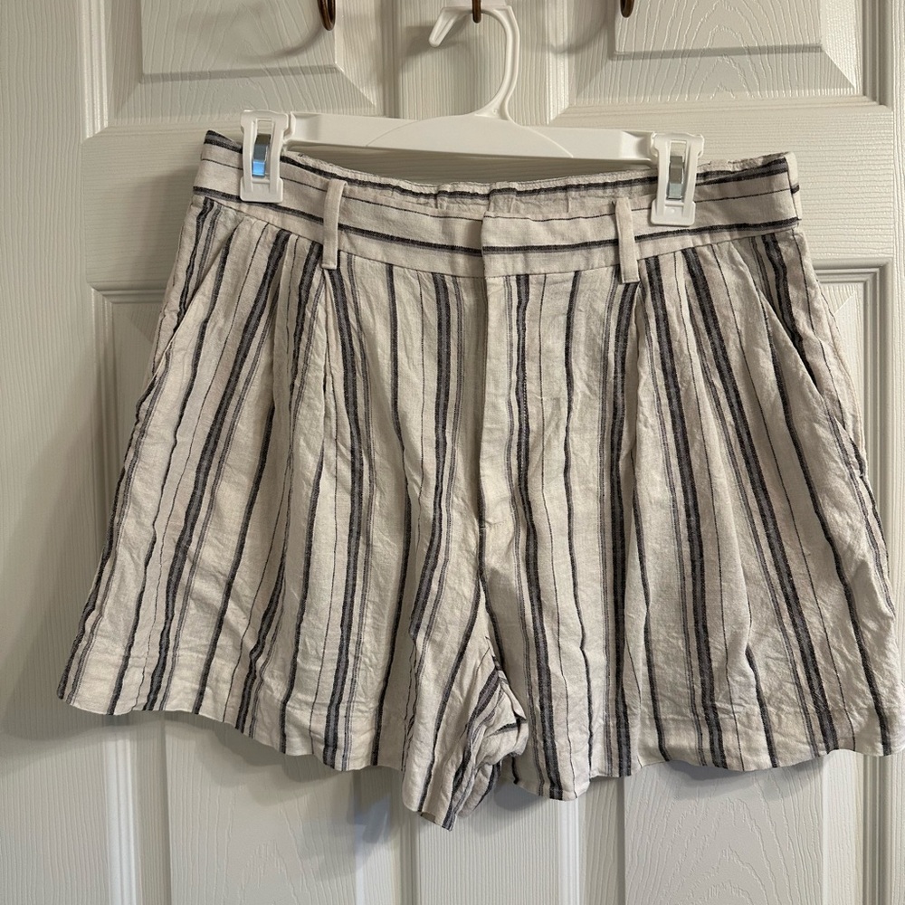 gap | 365 high rise linen-blend blue and ivory striped shorts